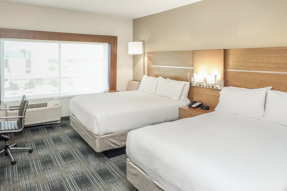 Holiday Inn Express and Suites Houston Westchase Westheimer by IHG - photo 25