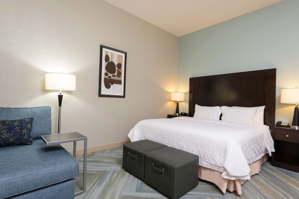 Hampton Inn Detroit Roseville - photo 9