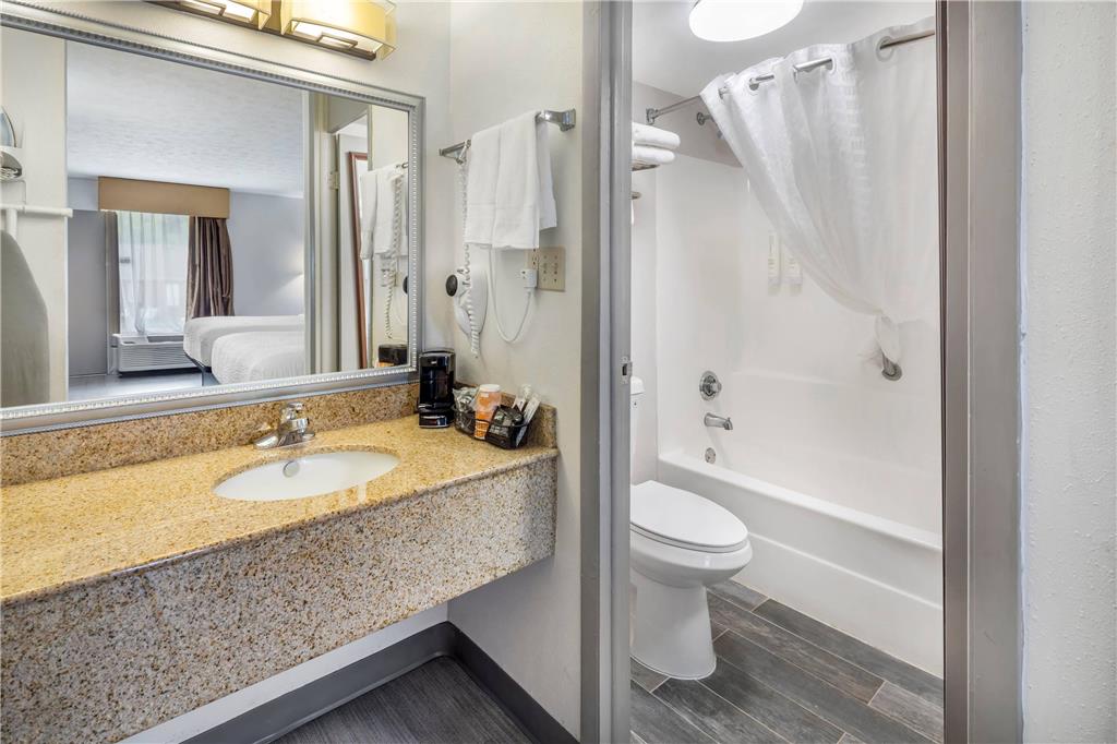 Clarion Pointe Morrow Atlanta South - photo 14
