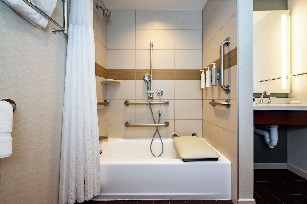 Hilton Garden Inn Alexandria Old Town National Harbor - photo 14