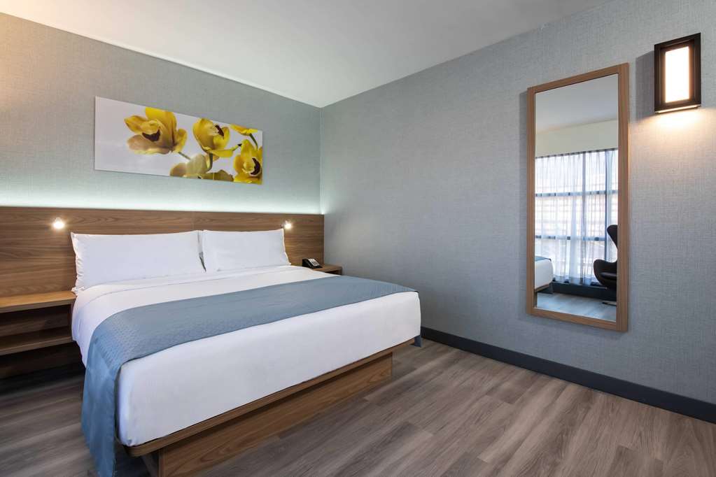 Wingate by Wyndham Long Island City - photo 8