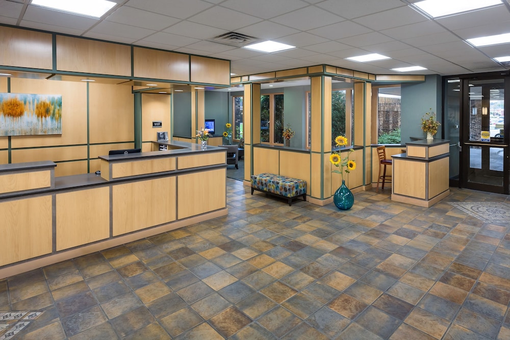 Bismarck Hotel and Conference Center - photo 3