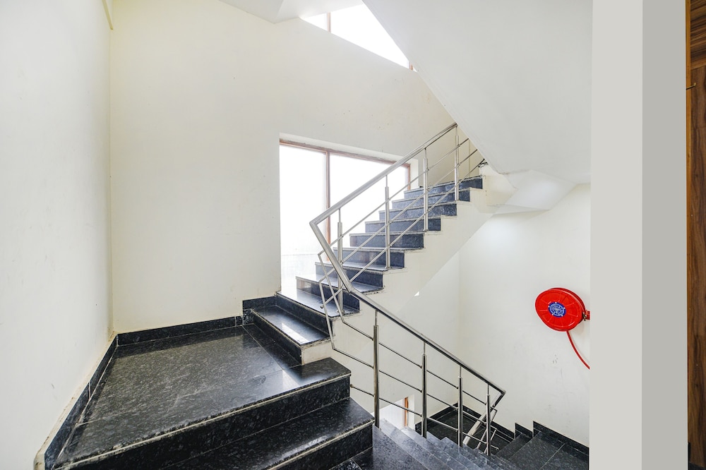 Fabhotel Radiant Blu — Noida — photo 4