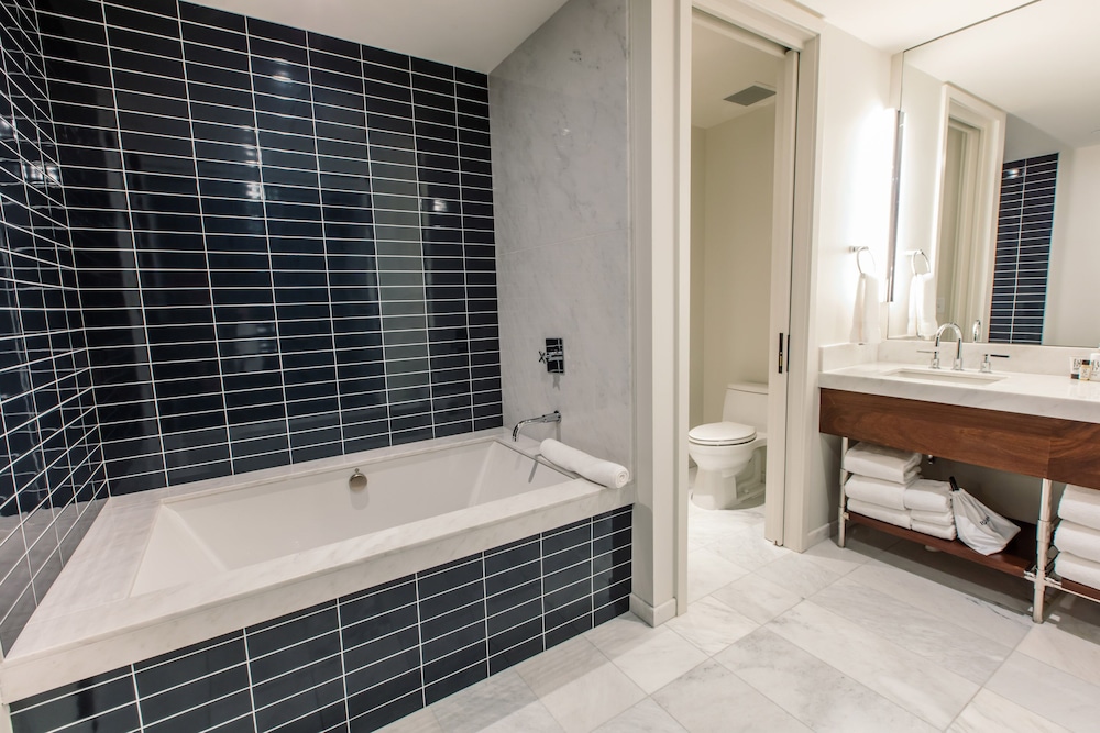 Fairlane Hotel - photo 23