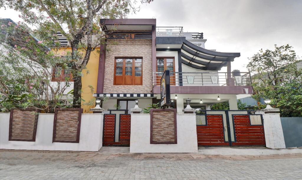 OYO 60256 Backpackers Inn