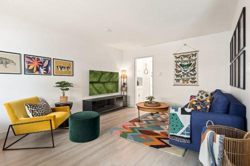 East Village Arts District King Suite with Sofa Bed NRP23 01221 — 4-Star Luxury Hotel in Long Beach, United States