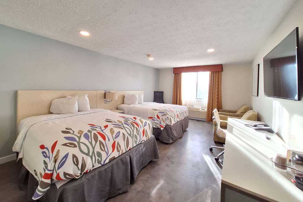 Travelodge by Wyndham Indianapolis Speedway - photo 15
