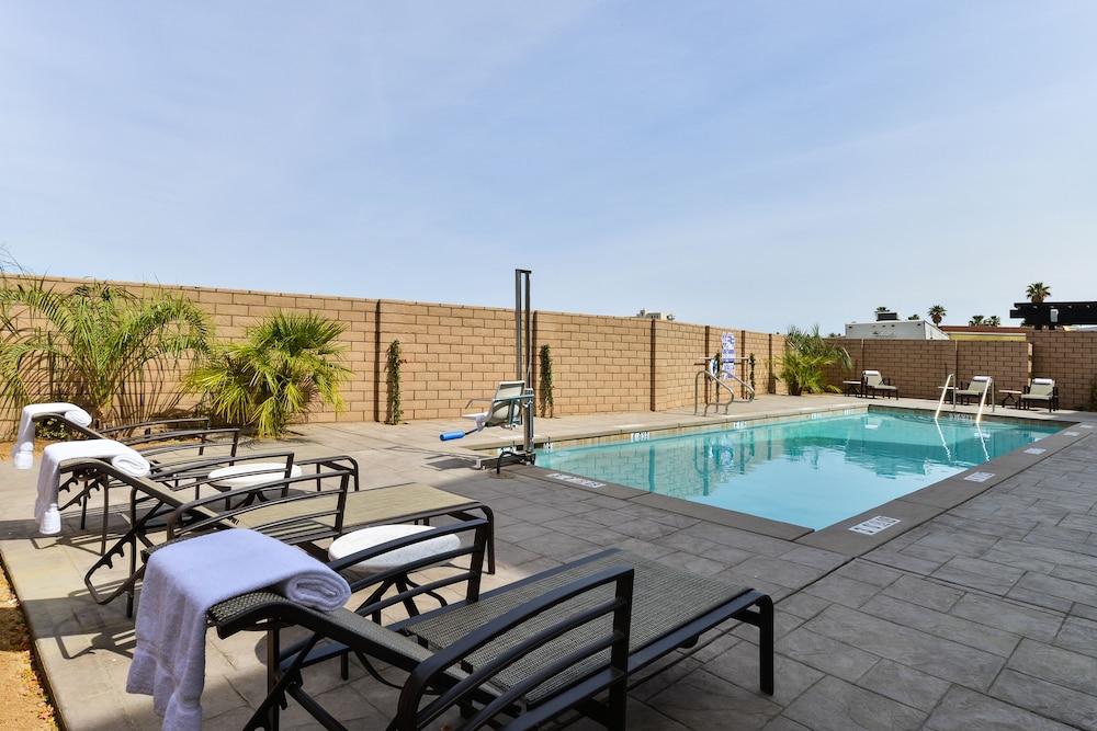Holiday Inn Express & Suites Indio Coachella Valley by IHG - photo 40