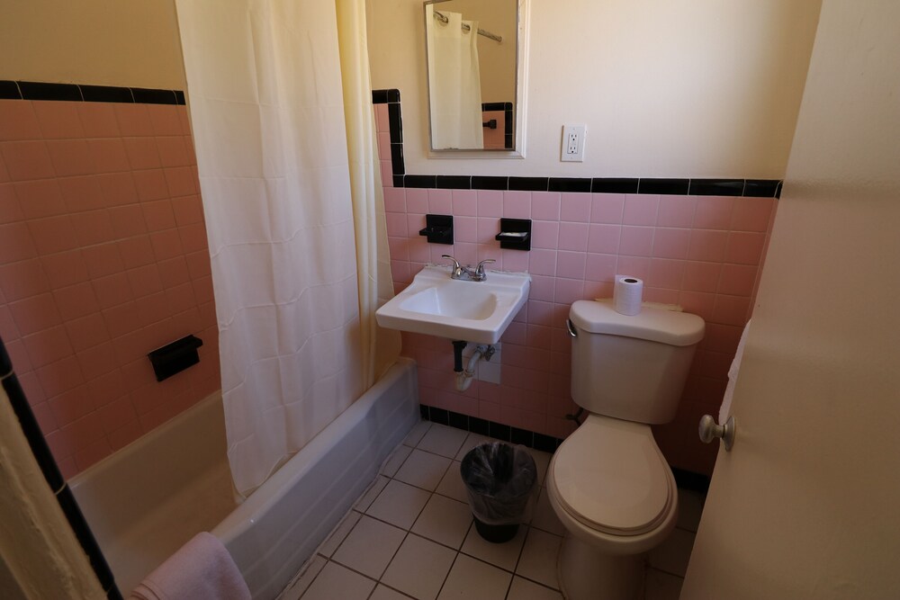 Sandman Inn Motel - photo 33