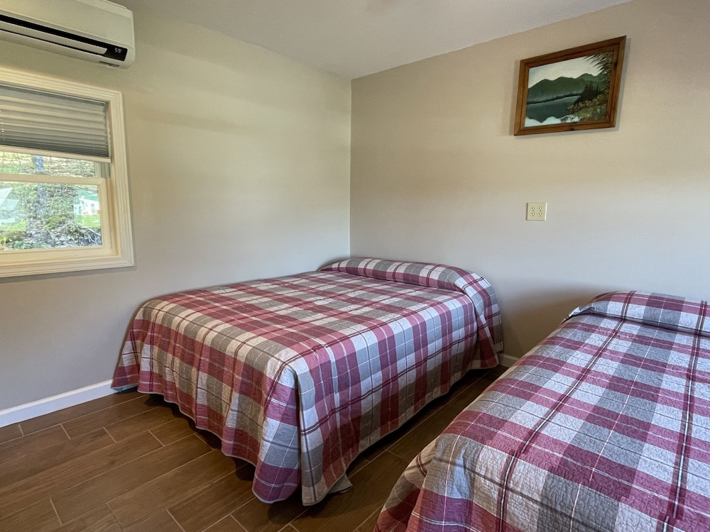 Hill View Motel and Cottages - photo 21