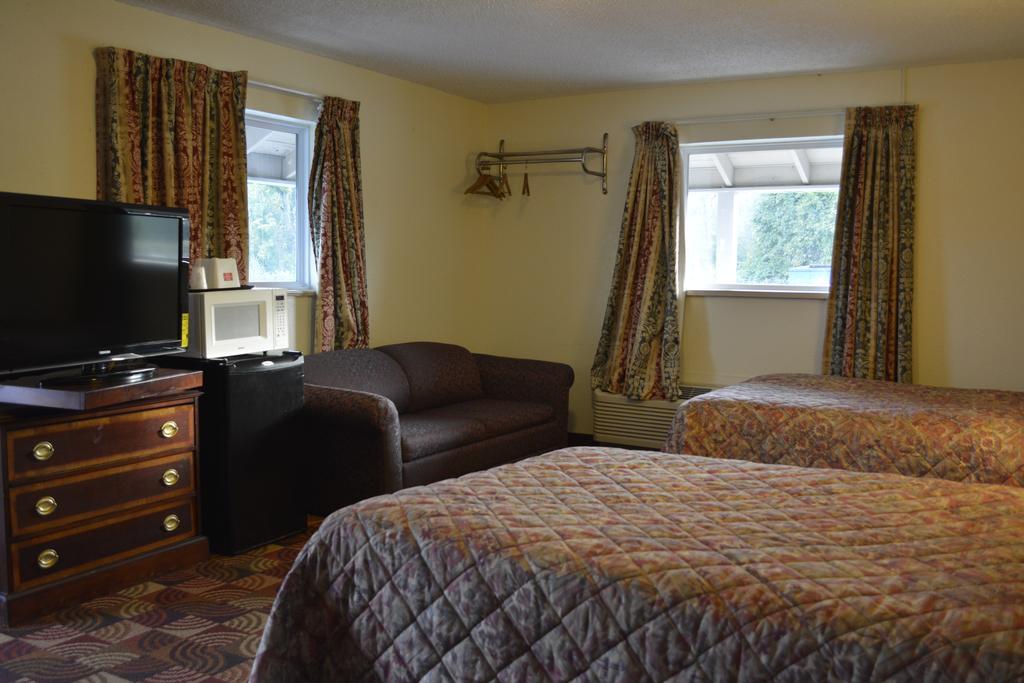 Red Carpet Inn and Suites New Cumberland - photo 7