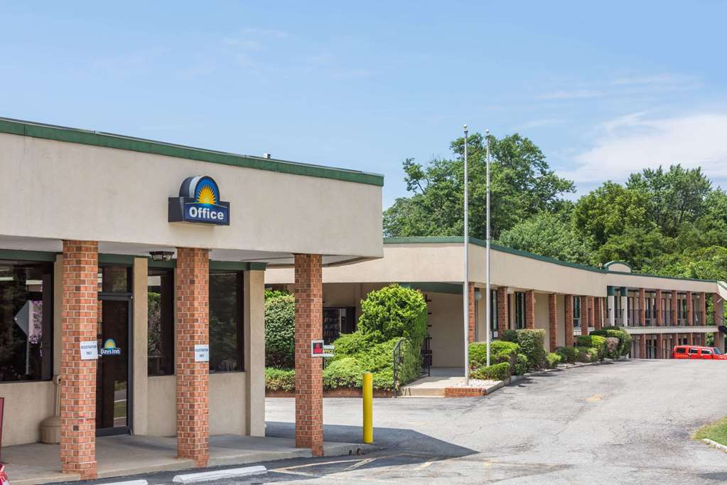 Days Inn by Wyndham Bedford - featured photo