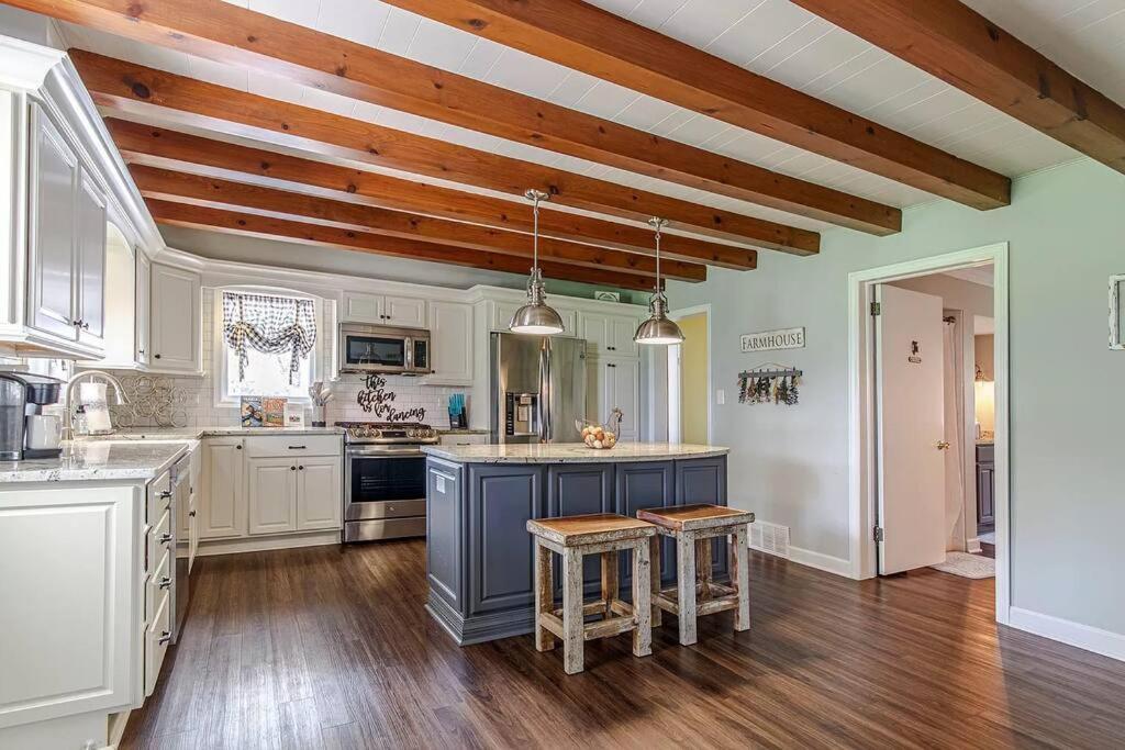 The Goat Farm pet-friendly hotel Elburn