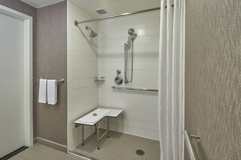 Hilton Cincinnati Airport - photo 20