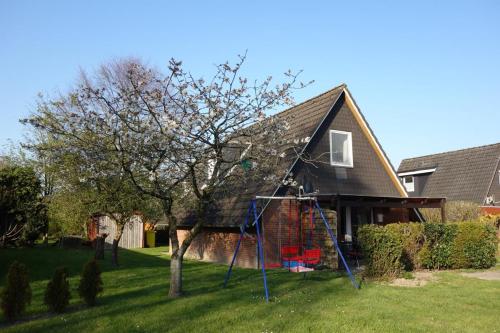 4 Personen Ferienhaus mit zwei Duschen und Toiletten in zweiter Reihe zum Deich in Otterndorf in Otterndorf, Germany