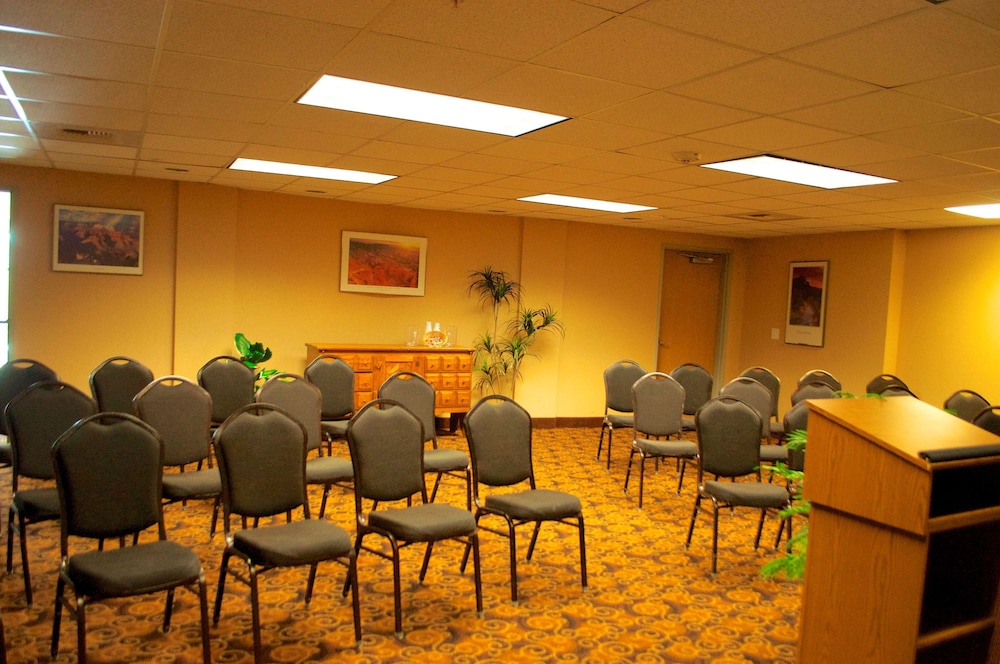 Hampton Inn & Suites Flagstaff - photo 35