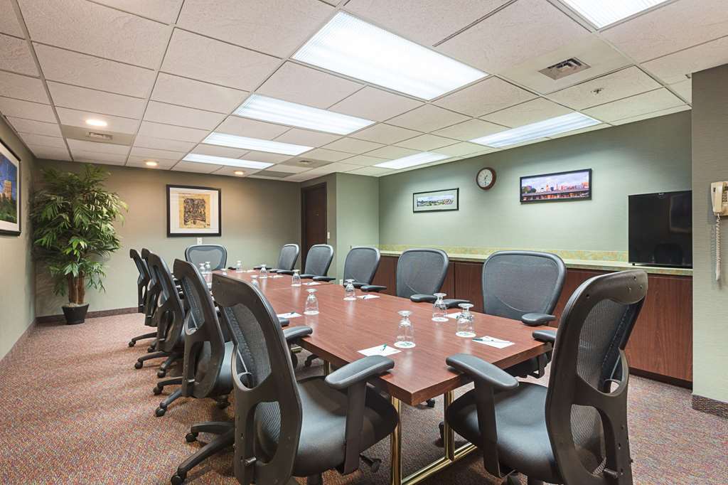Quality Suites Lansing West - photo 44