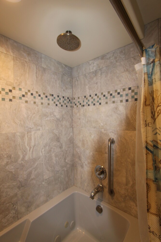 Edgewater Beach Inn - photo 48