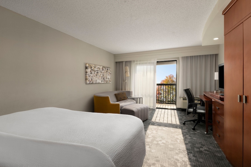 Courtyard by Marriott Wall at Monmouth Shores Corporate Park - photo 12