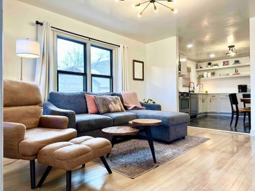 Campus Cottage Kng Bed Walk To Uco And Downtown — 4-Star Luxury Hotel in Edmond, United States