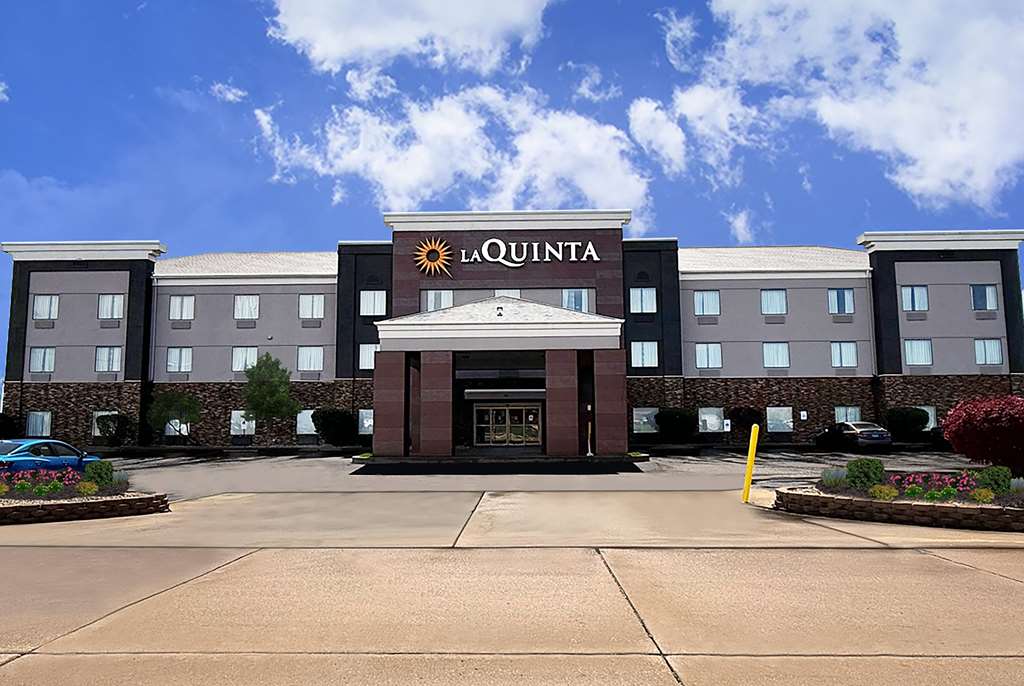 La Quinta Inn & Suites by Wyndham Pontoon Beach — hotel in Granite