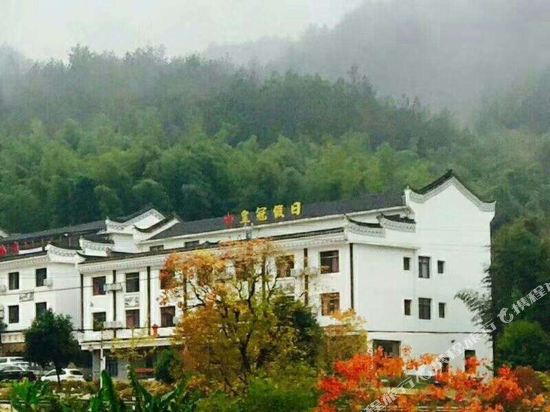Luotian Crown Plaza Hotel — Huanggang