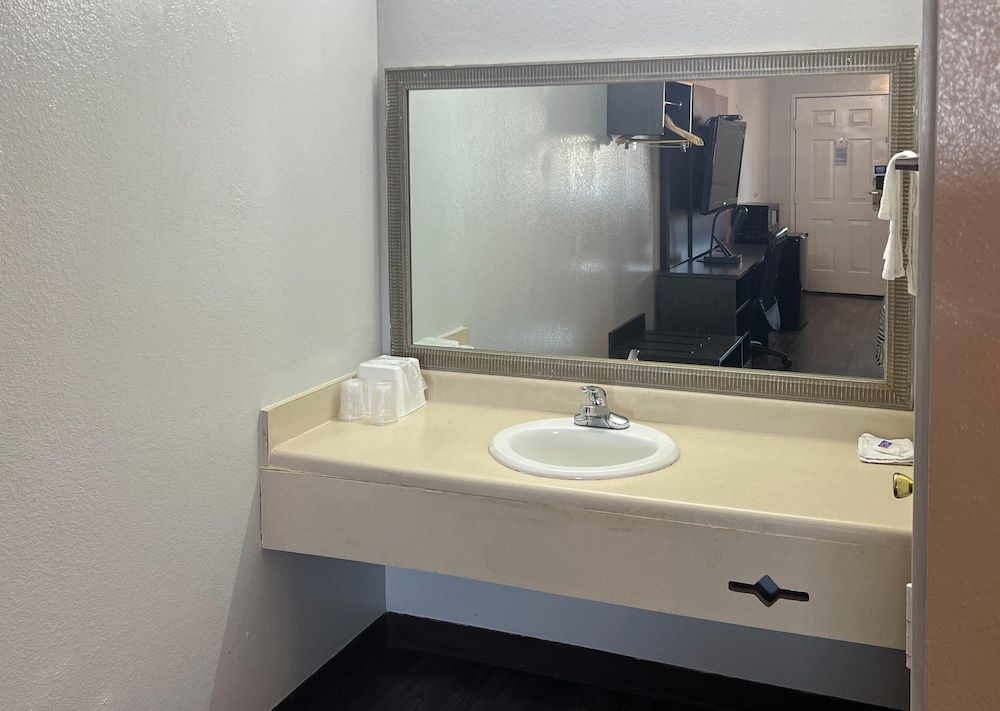 Motel 6 Ozark AR - photo 12