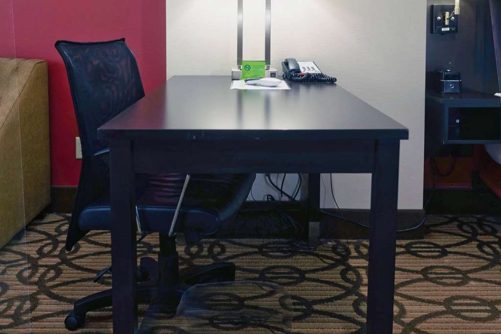 La Quinta Inn & Suites by Wyndham Starkville at MSU - photo 25