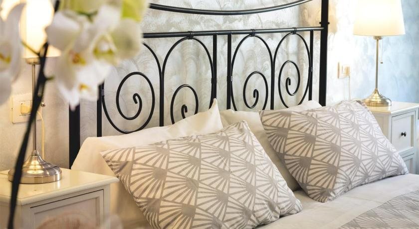 Rossana House — 4-Star Luxury Hotel in Rome, Italy