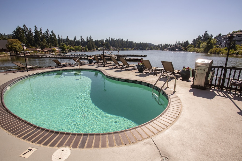 Lakeshore Inn - photo 21