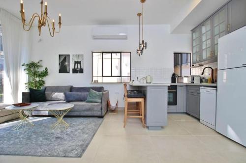 Amazing Apartment In The City Center By The Beach — 4-Star Luxury Hotel in Tel Aviv, Israel