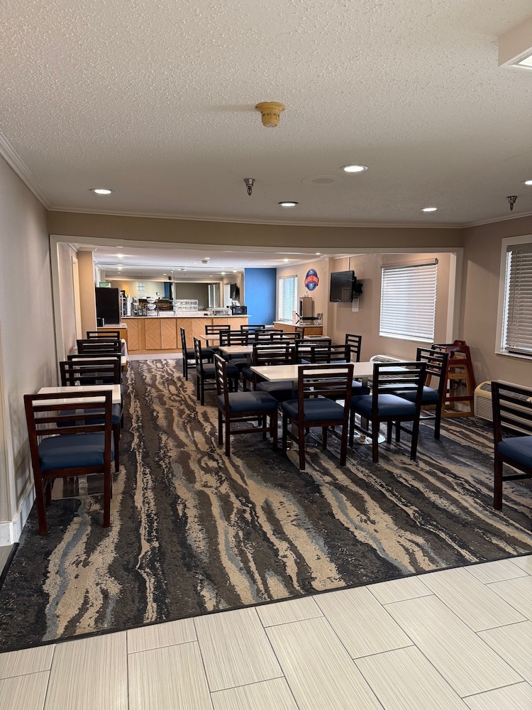 Baymont by Wyndham Columbia MO - photo 16