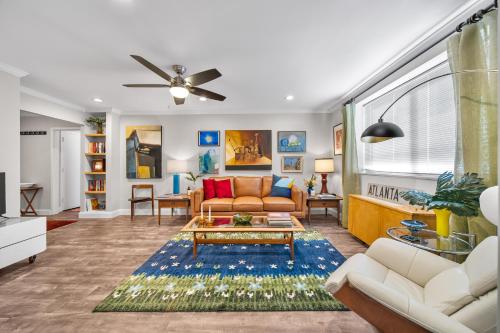 Downtown condo w pool access & workspace — 4-Star Luxury Hotel in Atlanta, United States
