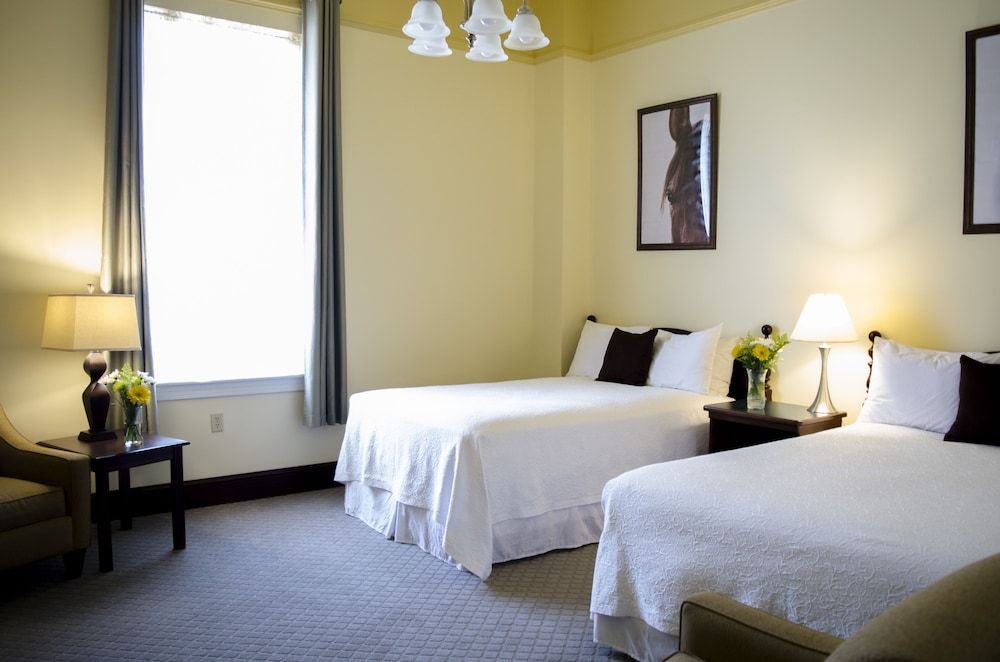 Sheridan Livery Inn & Restaurant - photo 16