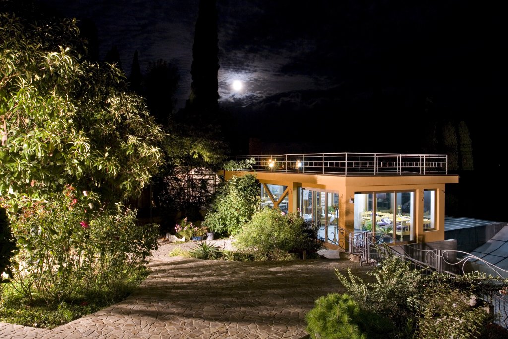 4 Sezona Hotel — hotel in Alupka