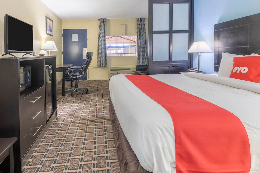 OYO Hotel Knoxville TN Cedar Bluff I 40 - photo 10