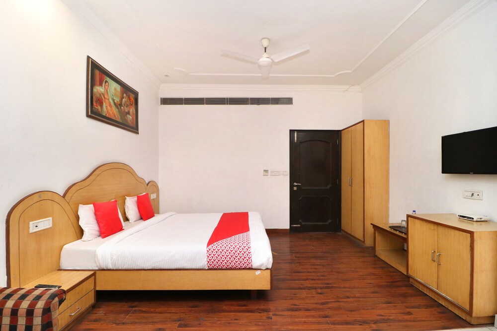 OYO 16415 Hotel Kishore International