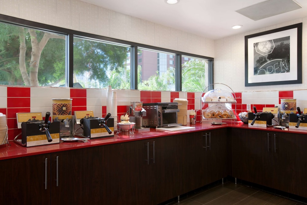 Hampton Inn & Suites Anaheim Garden Grove - photo 29