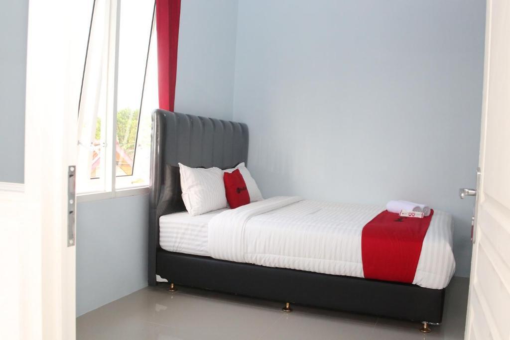 RedDoorz Syariah near Suncity Mall Madiun in Madiun, Indonesia