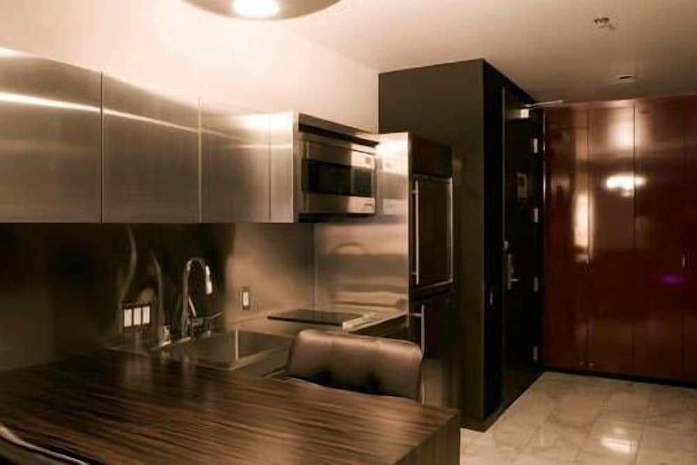 Luxury Suites at the Palms - photo 15
