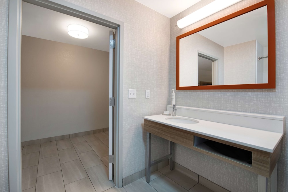 Hampton Inn Easley - photo 32