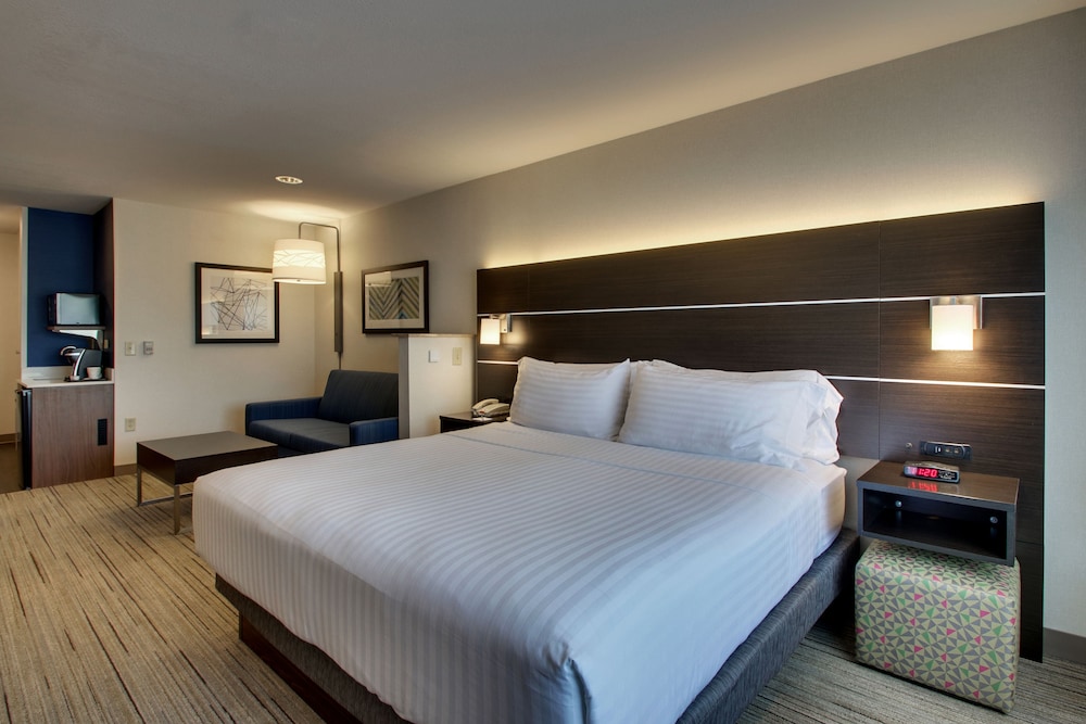 Holiday Inn Express & Suites Morris by IHG - photo 19