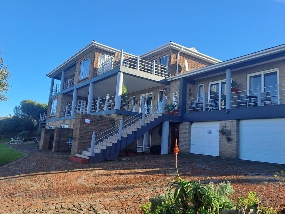 Amzee Bokmakierie Guest House — 4-Star Luxury Hotel in Mossel Bay, South Africa