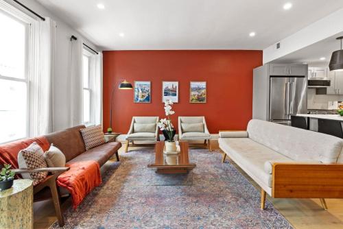 HostWise Stays Prime Mexican War Streets 2BR Apartment — 4-Star Luxury Hotel in Pittsburgh, United States