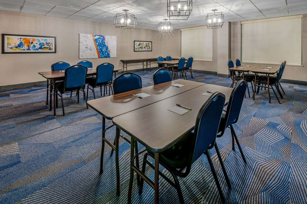 La Quinta Inn & Suites by Wyndham Kennewick - photo 35