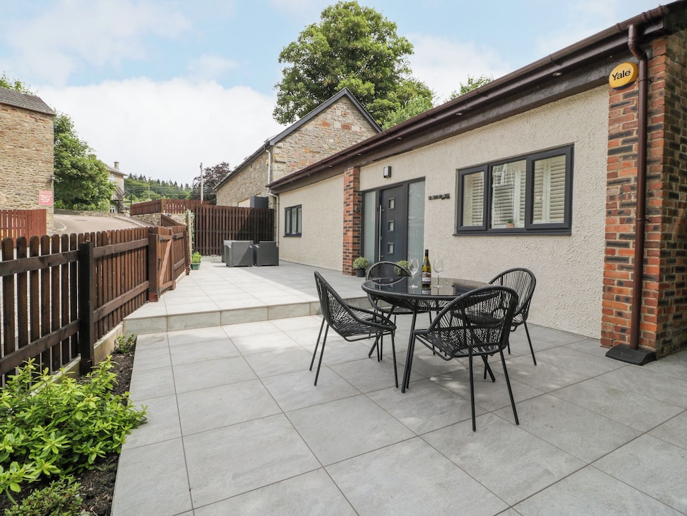 The Fountain Lodge — 4-Star Luxury Hotel in Lydney, United Kingdom