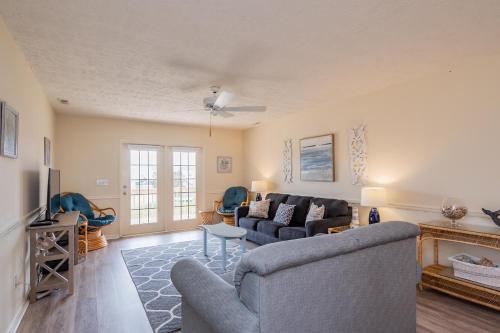 Pelican Palace by Oak Island Accommodations - photo 45