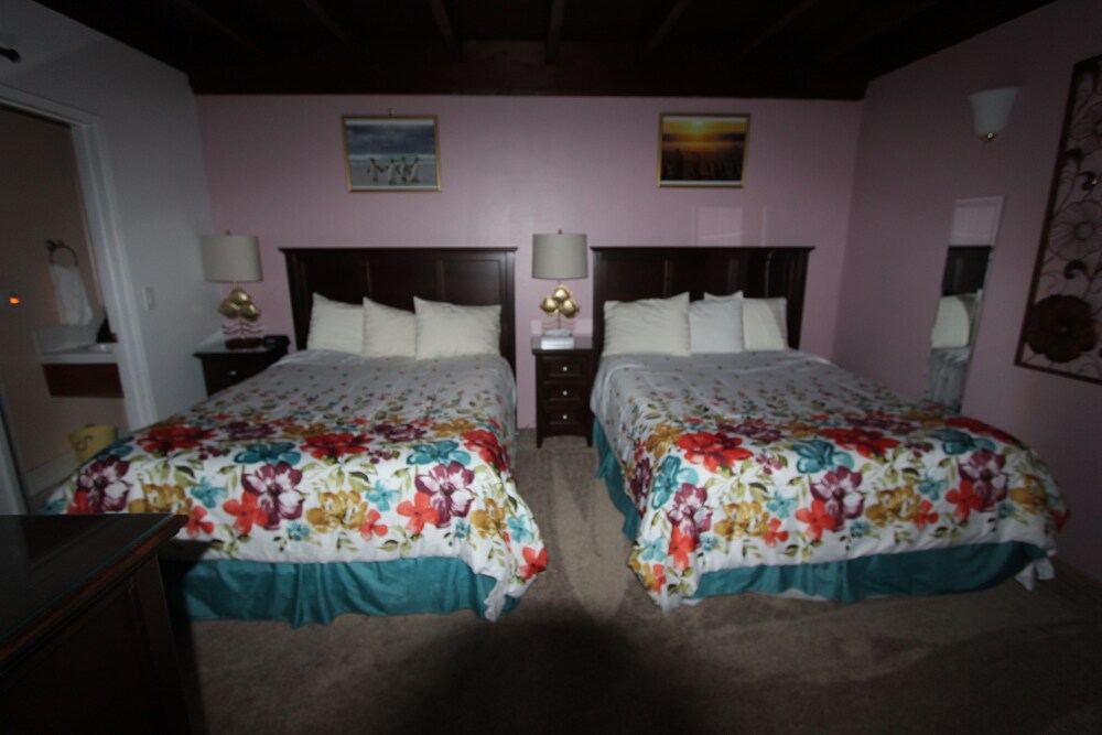 Edgewater Beach Inn - photo 8