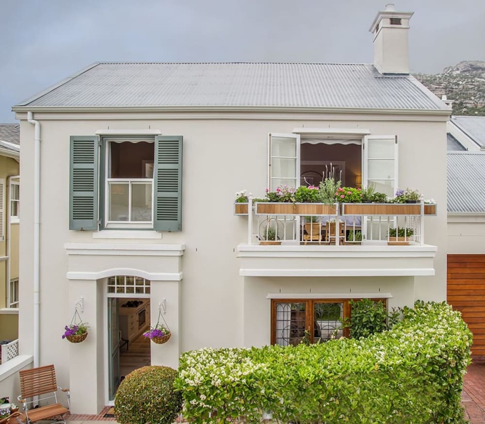 Charming Coastal Townhouse at The Majestic — 4-Star Luxury Hotel in Cape Town, South Africa