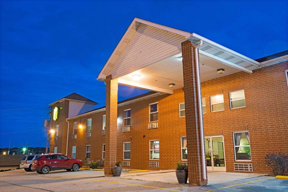 Super 8 by Wyndham St. Louis Airport - photo 15